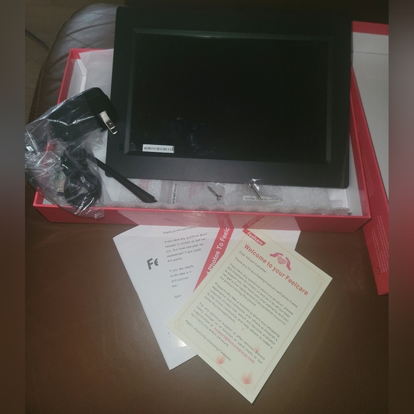 NIB Feelcare 8" digital picture frame - Picture 3 of 6